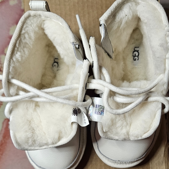 UGGS (TODDLER)(NUMEL2 (LNWOT) - Picture 10 of 10